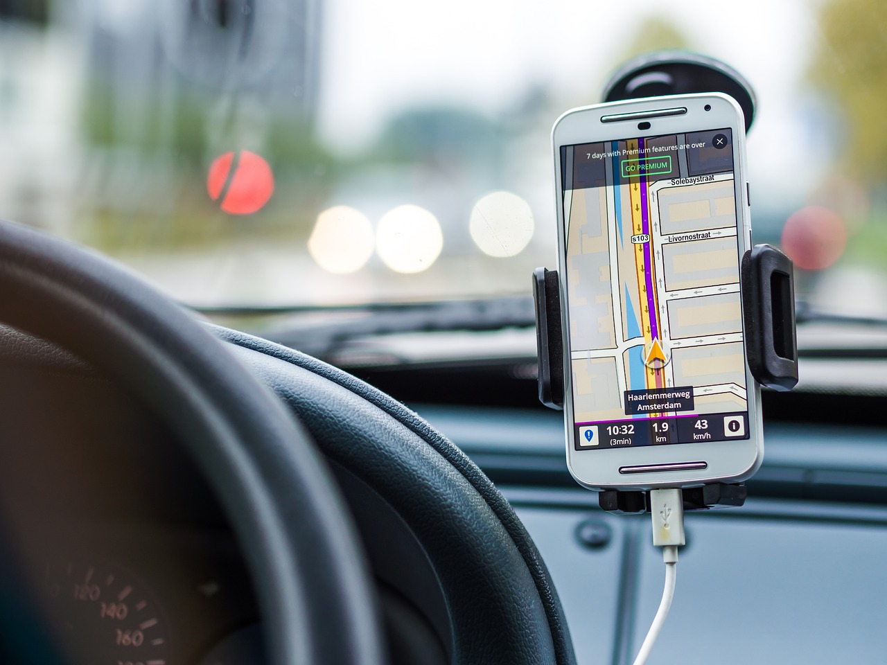 GPS Tracker in car | Source: Pixabay