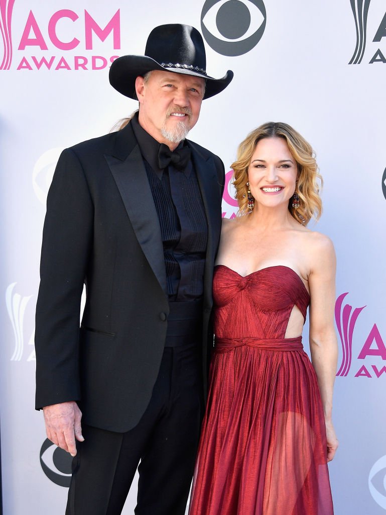 Singer Trace Adkins (L) and Victoria Pratt attend the 52nd Academy Of Country Music Awards at Toshiba Plaza | Photo: Getty Images