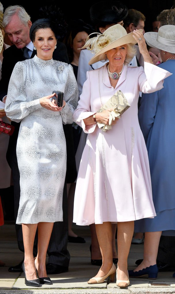 La Reina Letizia de España y Camila, Duquesa de Cornualles asisten al servicio de la Orden de la Liga en la Capilla de San Jorge el 17 de junio de 2019 en Windsor, Inglaterra.I Foto: Getty Images La Reina Letizia de España y Camila, Duquesa de Cornualles asisten al servicio de la Orden de la Liga en la Capilla de San Jorge el 17 de junio de 2019 en Windsor, Inglaterra.I Foto: Getty Images