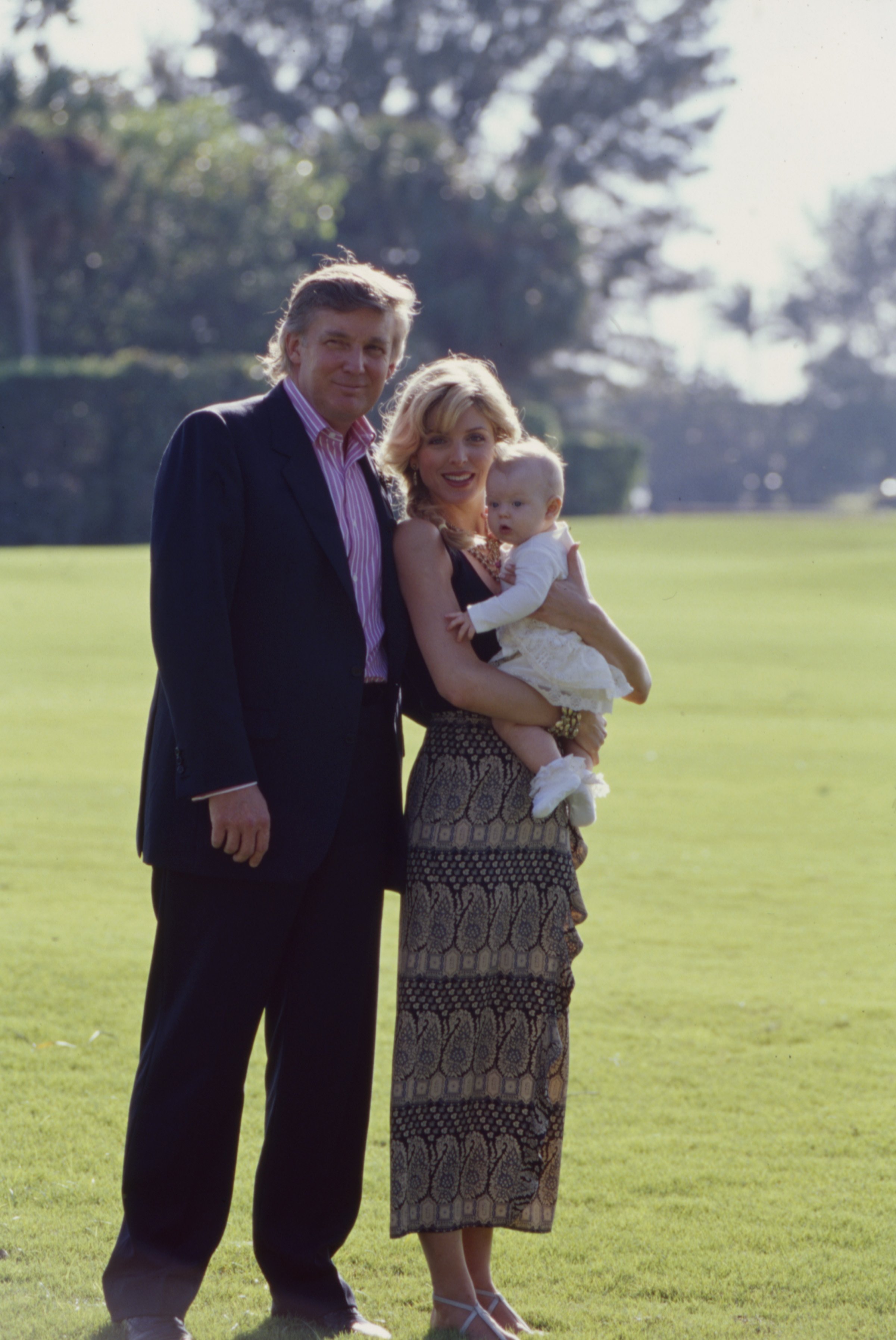 Donald Trump und Marla Maple mit ihrer gemeinsamen Tochter | Quelle: Getty Images