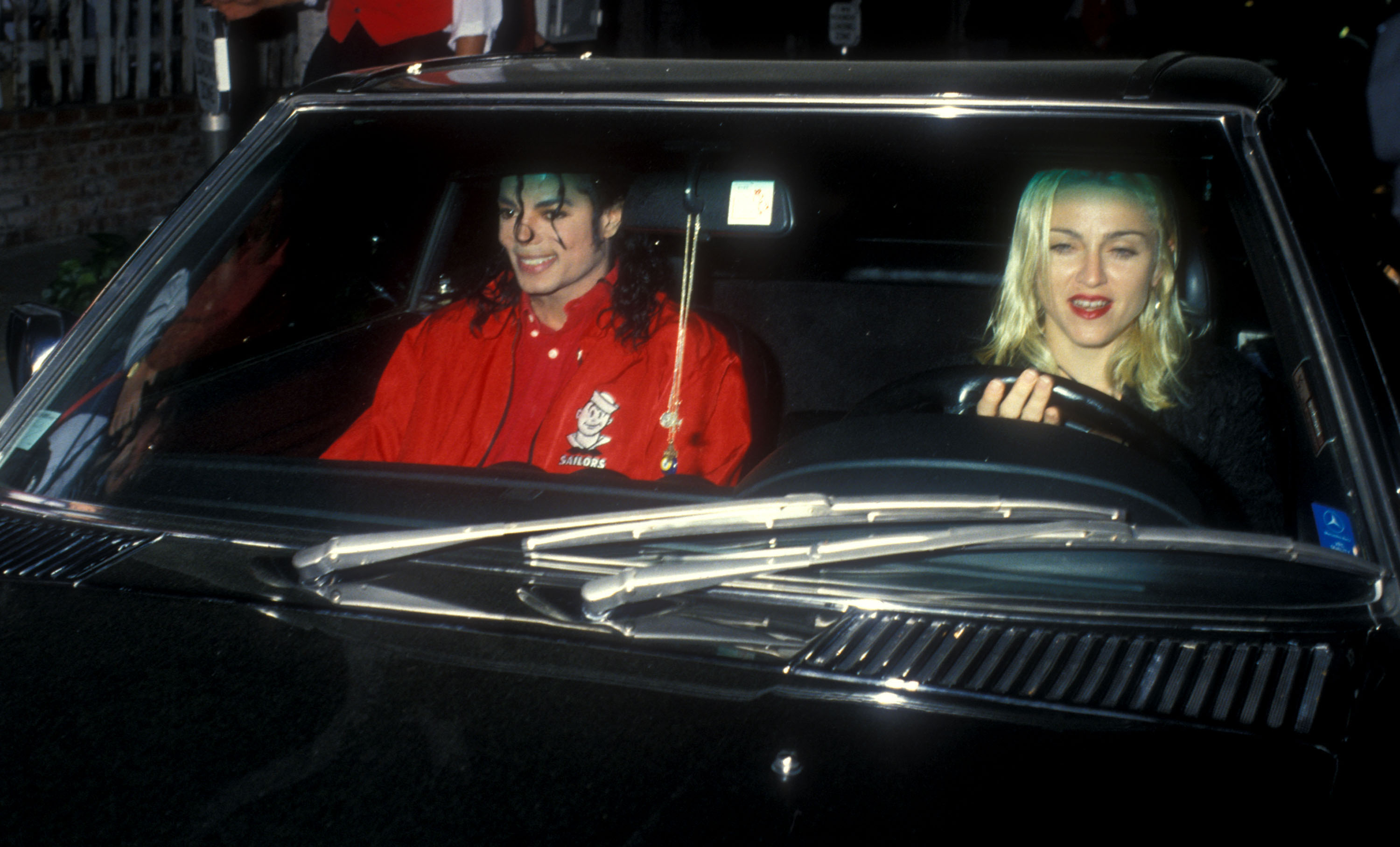 Michael Jackson and Madonna pictured on September 9, 1998 | Source: Getty Images