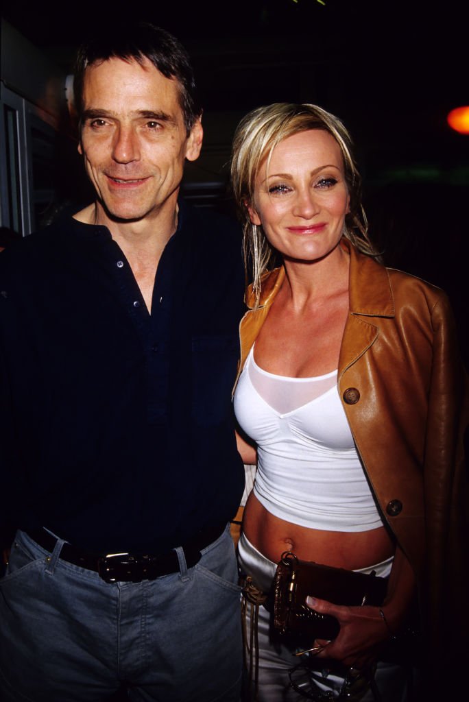 MAI 2002 : Jeremy Irons et Patricia Kaas assistent au 55e Festival de Cannes en mai 2002, à Cannes, France. І Sources : Getty Images