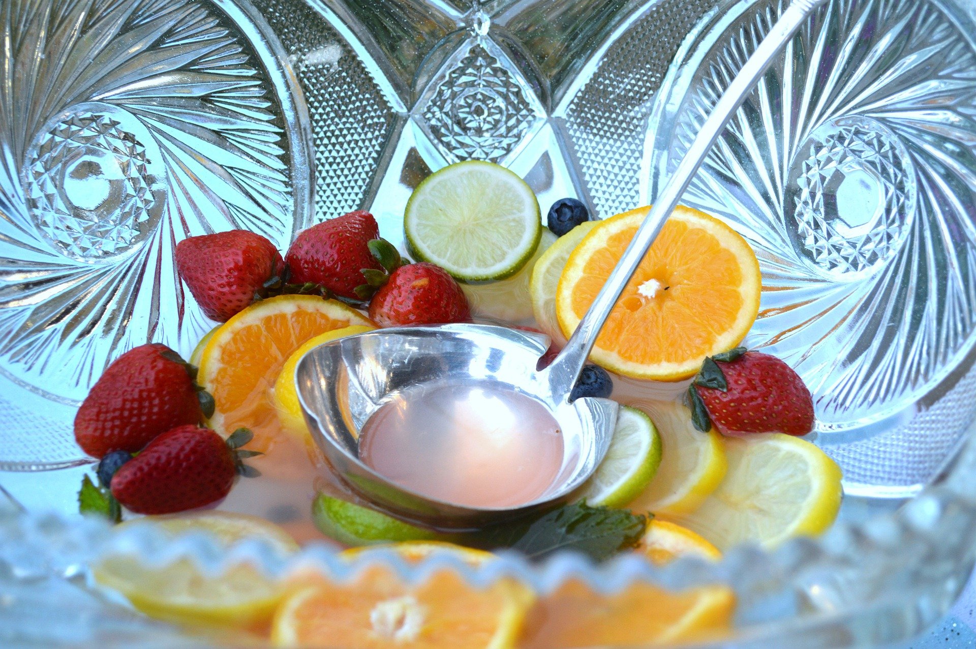 An empty punch bowl. | Photo: Pixabay/TootSweetCarole