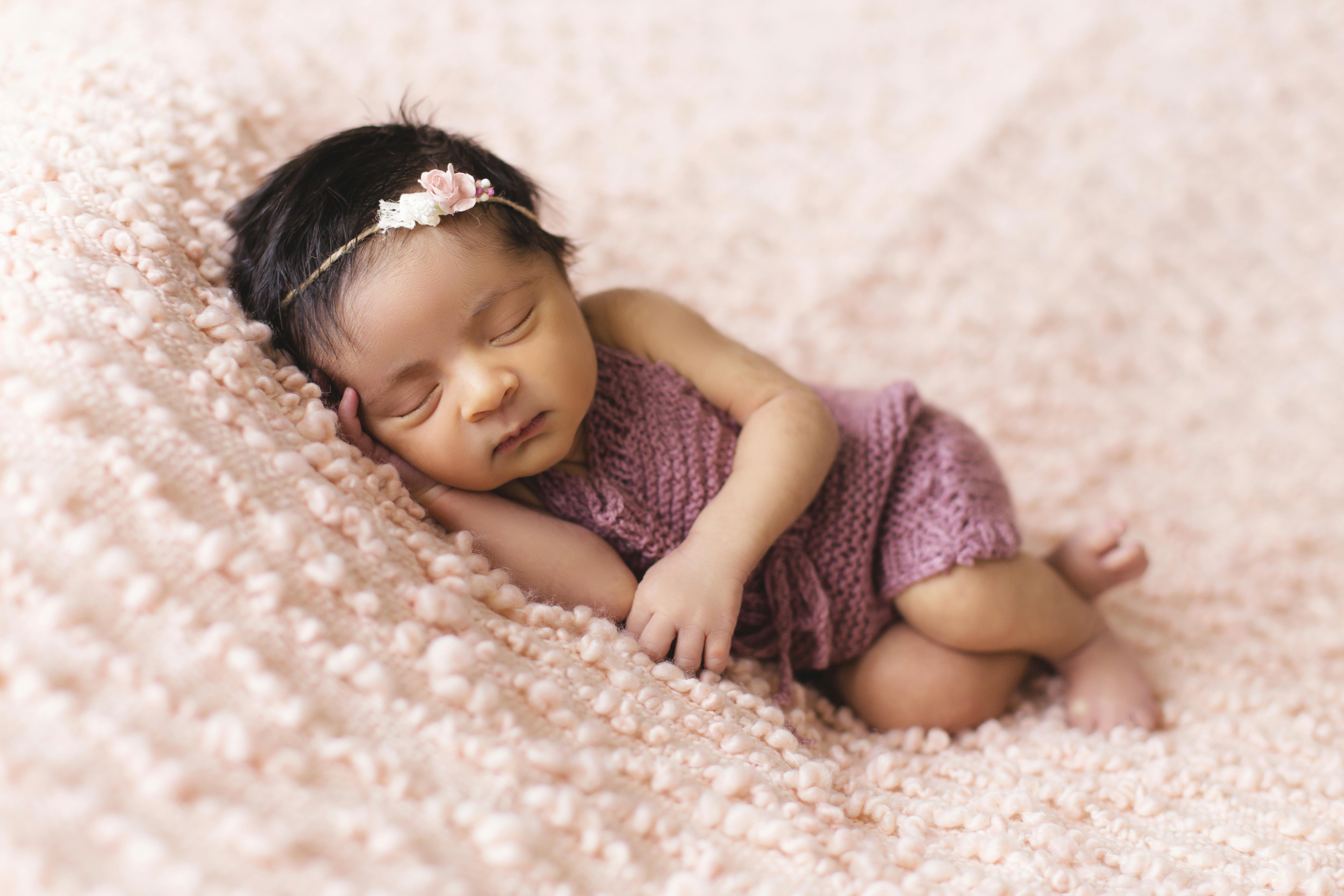A sleeping baby girl | Source: Pexels