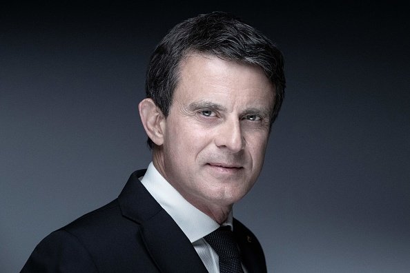 Manuel Valls pose lors d'une séance photo à Paris, le 3 mai 2021. |Photo : Getty Images