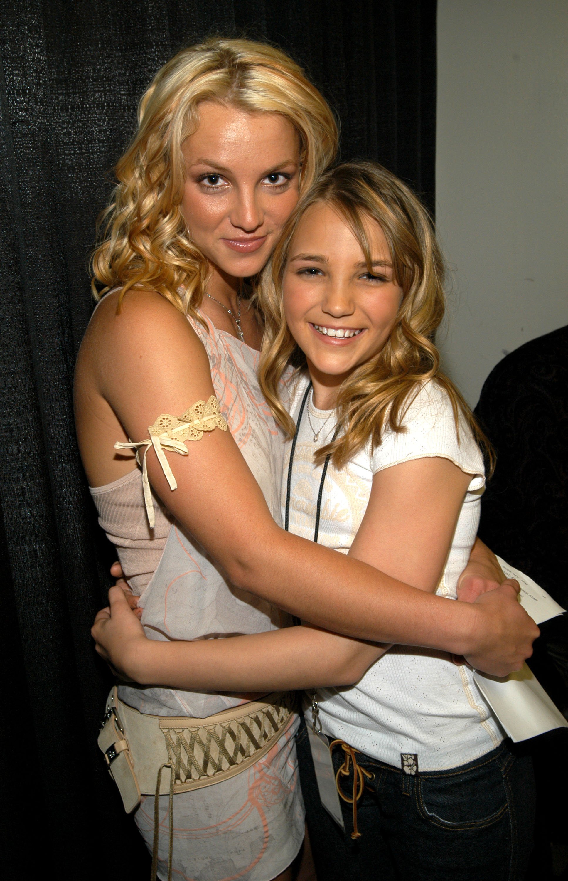  Britney Spears and Jamie Lynn Spears at the Nickelodeon Kids Choice Awards 2003 | Photo: Getty Images