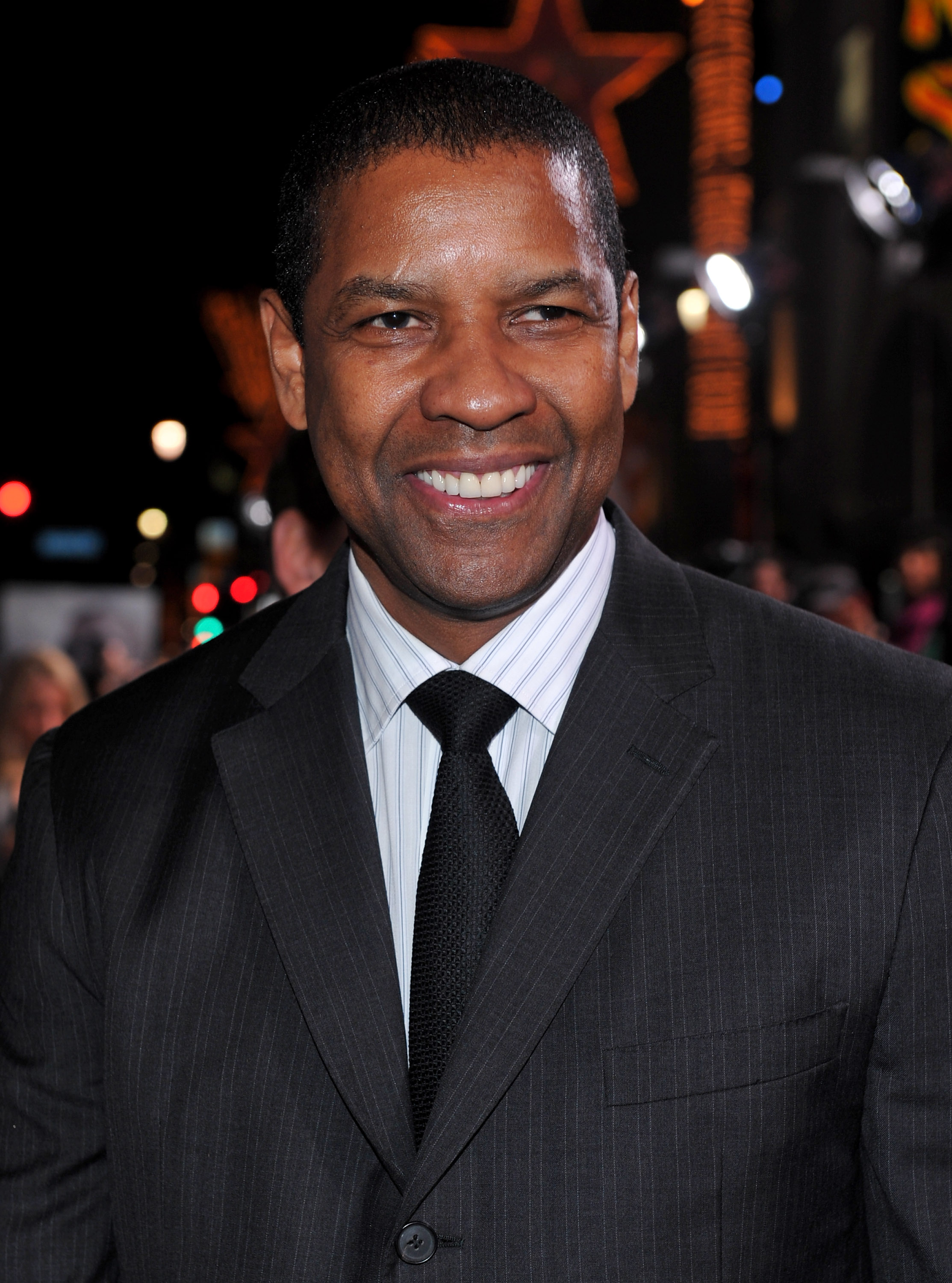 Denzel Washington arrives at the premiere of "The Book Of Eli," 2010 | Source: Getty Images