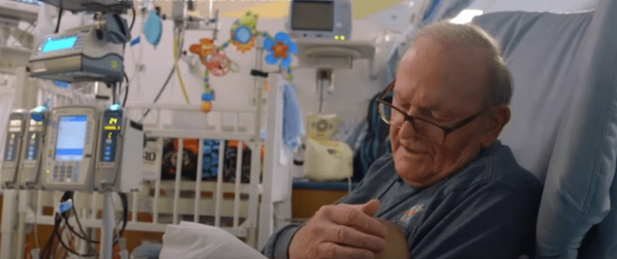 A picture of 'ICU Grandpa' cuddling a baby at Children's Healthcare of Atlanta | Photo: YouTube/ABCNews