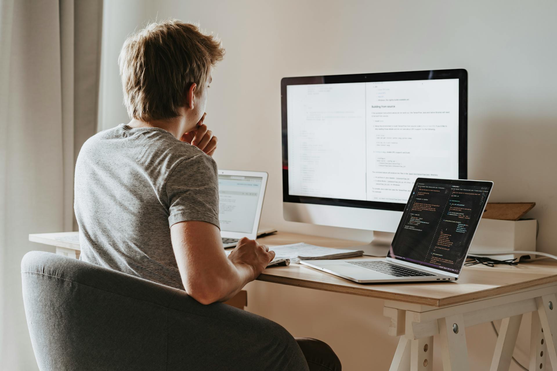 A man in his office | Source: Pexels