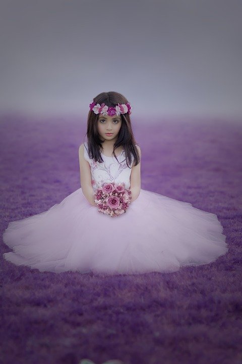 Niña vestida de novia. | Imagen: Pixabay Niña vestida de novia. | Imagen: Pixabay