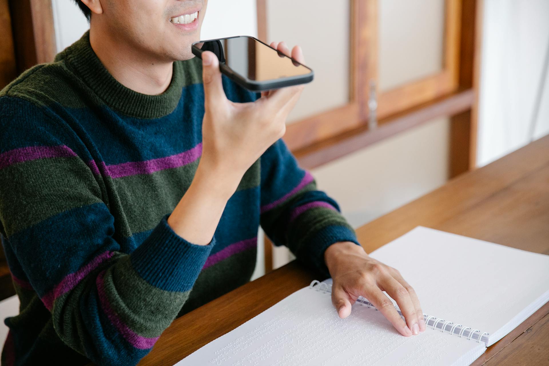 A man talking on the phone | Source: Pexels