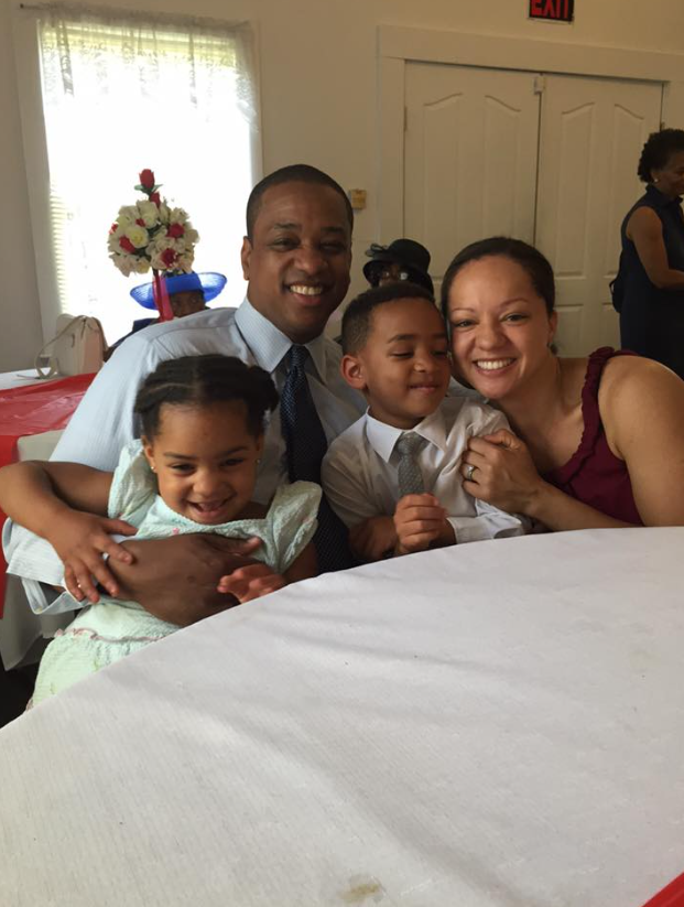 Justin and Cerina Fairfax pose with their two children during a family gathering | Source: Facebook/justin.fairfax.2025