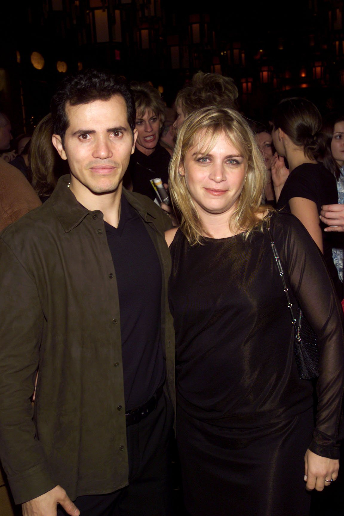 John Leguizamo ve Justine Maurer, resmi açılışta "Sexaholix...bir aşk hikayesi" 2 Aralık 2001'de New York'ta. |  Kaynak: Getty Images