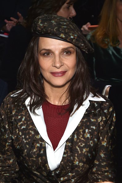Juliette Binoche assiste au Giorgio Armani Prive Haute Couture le 21 janvier 2020 à Paris, France. | Photo : Getty Images