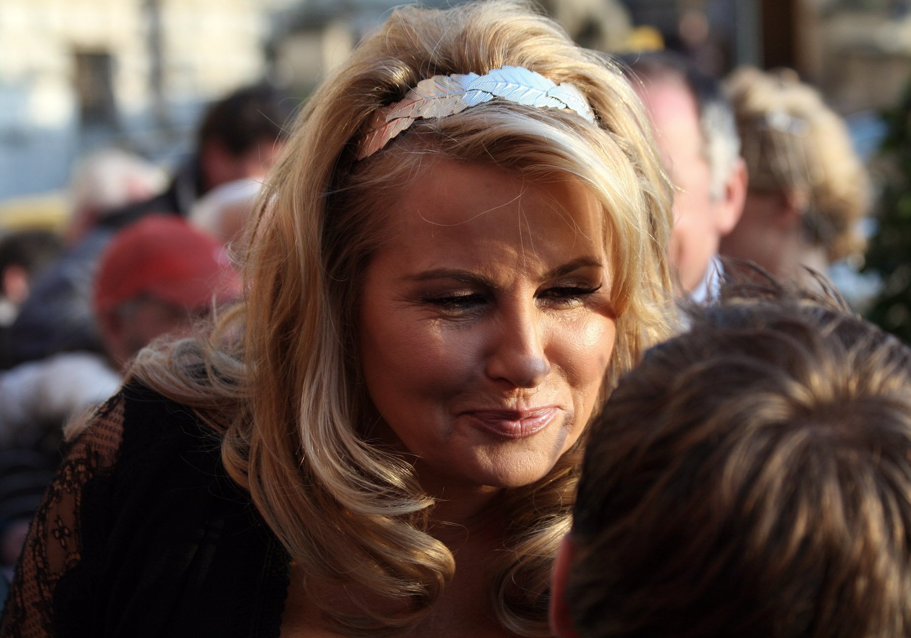 Jennifer Coolidge at the Romy TV awards at Hofburg Imperial Palace in Vienna on April 12, 2012 | Photo: Wikimedia