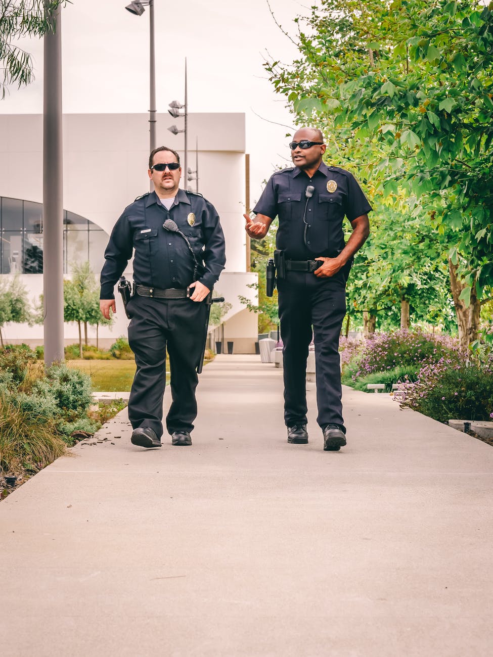 Policemen walking down a pathway | Source: Pexels