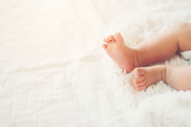 Los pies de los bebés deben mantenerse descubiertos. | Foto: Shutterstock Los pies de los bebés deben mantenerse descubiertos. | Foto: Shutterstock