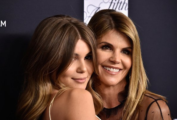 Olivia Jade and Lori Loughlin attend WCRF's 'An Unforgettable Evening' at the Beverly Wilshire Four Seasons Hotel on February 27, 2018, in Beverly Hills, California.| Source: Getty Images.