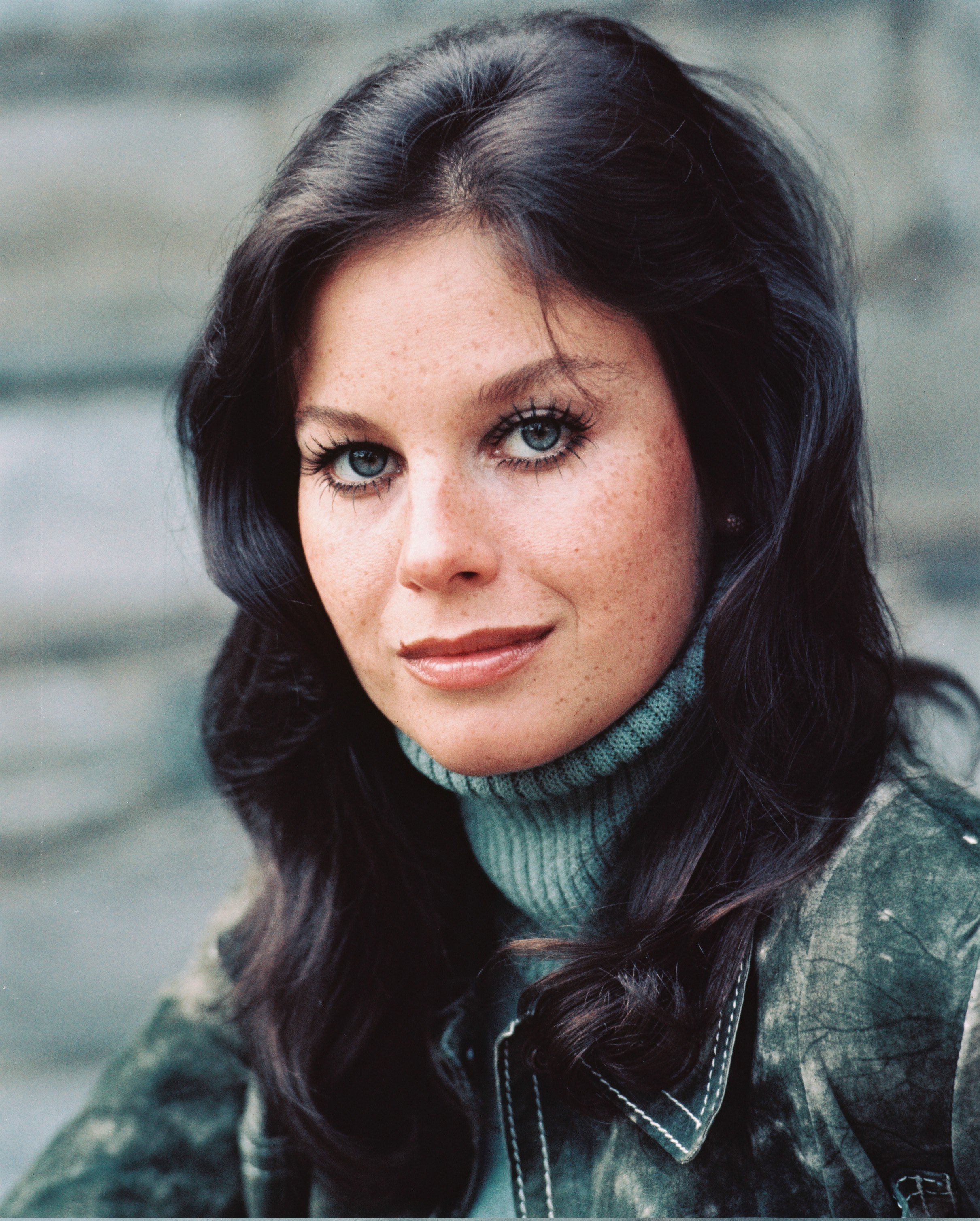 Producer Lana Wood photographed wearing a green polo neck jumper underneath a green suede jacket in 1970 | Source: Getty Images