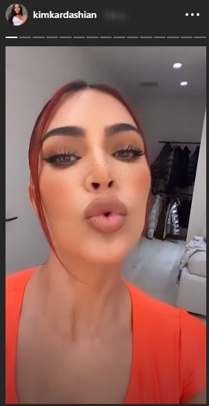 Kim Kardashian showing of her new red hair color on social media on June 29, 2020 | Photo: Instagram Story/kimkardashian