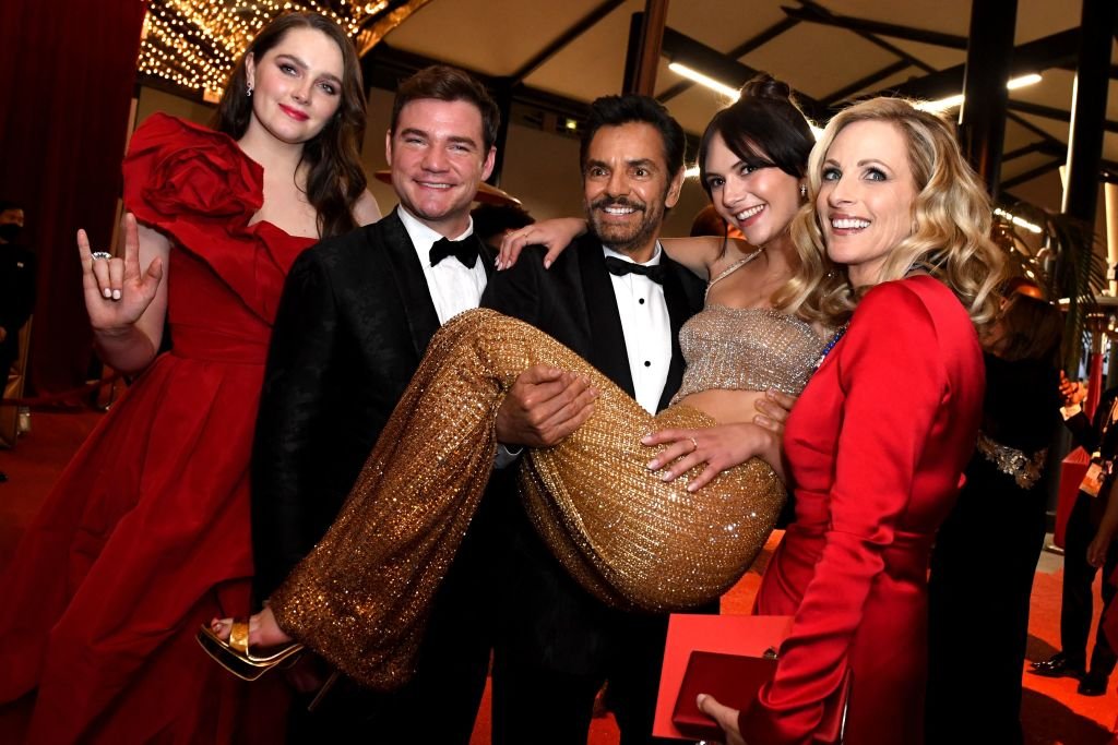 (L-R) Canadian actress Amy Forsyth, US actor Daniel Durant, Mexican actor Eugenio Derbez, British actress Emilia Jones, and US actress Marlee Matlin, winners of best picture for Coda, attend the 94th Annual Academy Awards Governors Ball in Hollywood, California on March 27, 2022. | Source: Getty Images