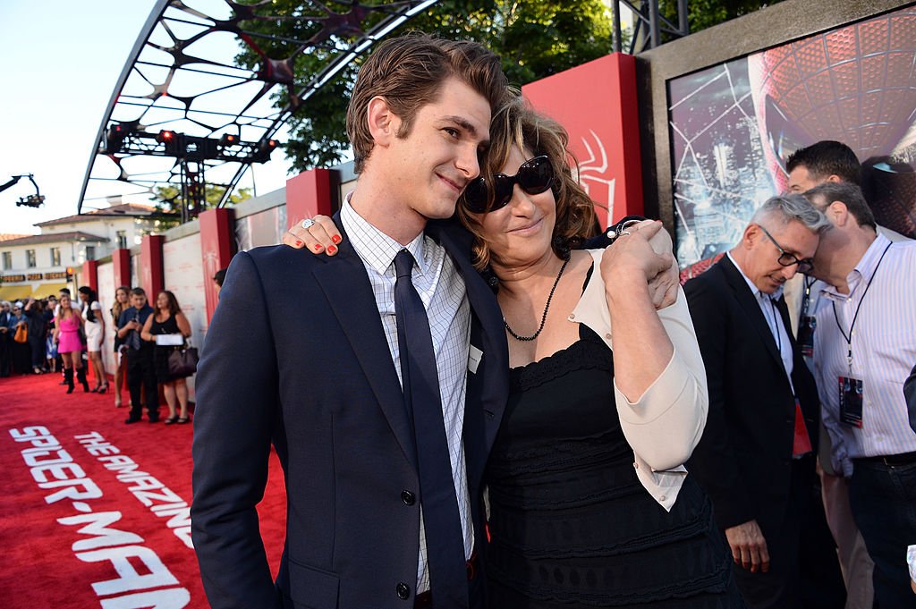 Actor Andrew Garfield and Co-Chairman of Sony Pictures Entertainment Amy Pascal arrive at the premiere of Columbia Pictures' "The Amazing Spider-Man" , June 2012 | Source: Getty Images
