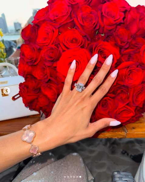 A close-up of Jilly Anais' stunning engagement ring against a bouquet of roses. | Source: Instagram/jillyanais