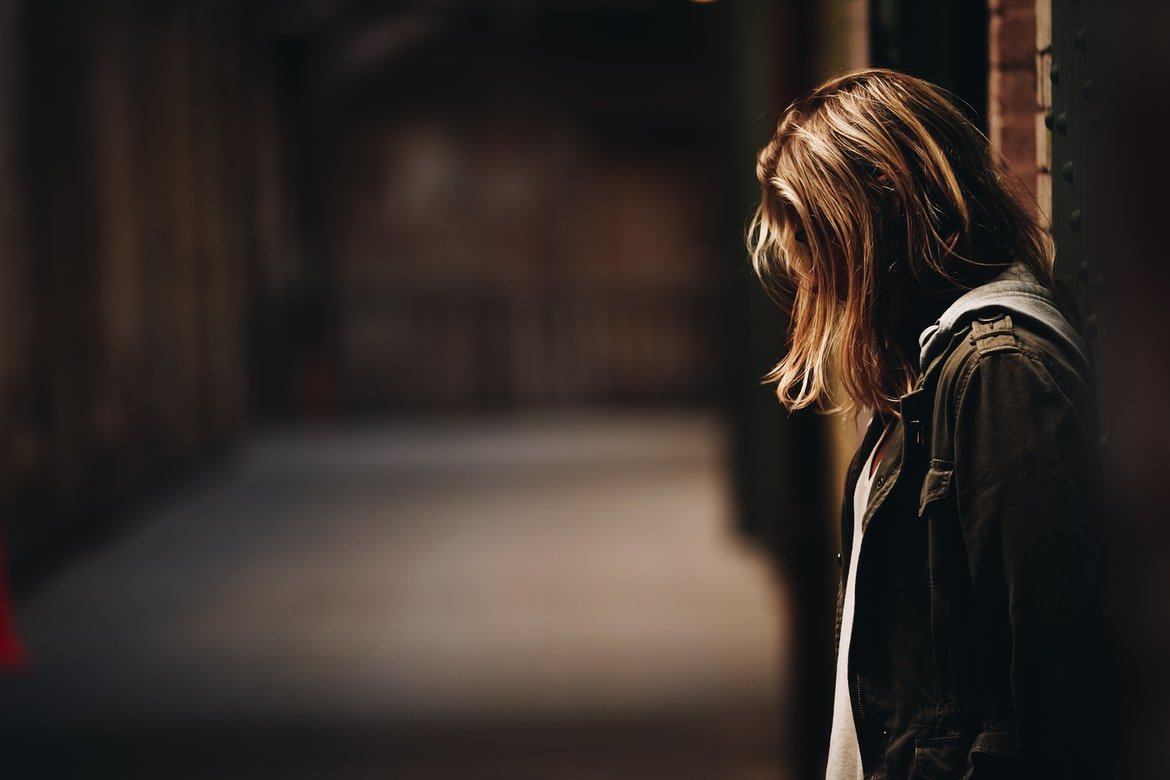 Once she was out in the city streets, she walked alone in the night with all the confidence she could muster for a 16-year-old | Source: Unsplash