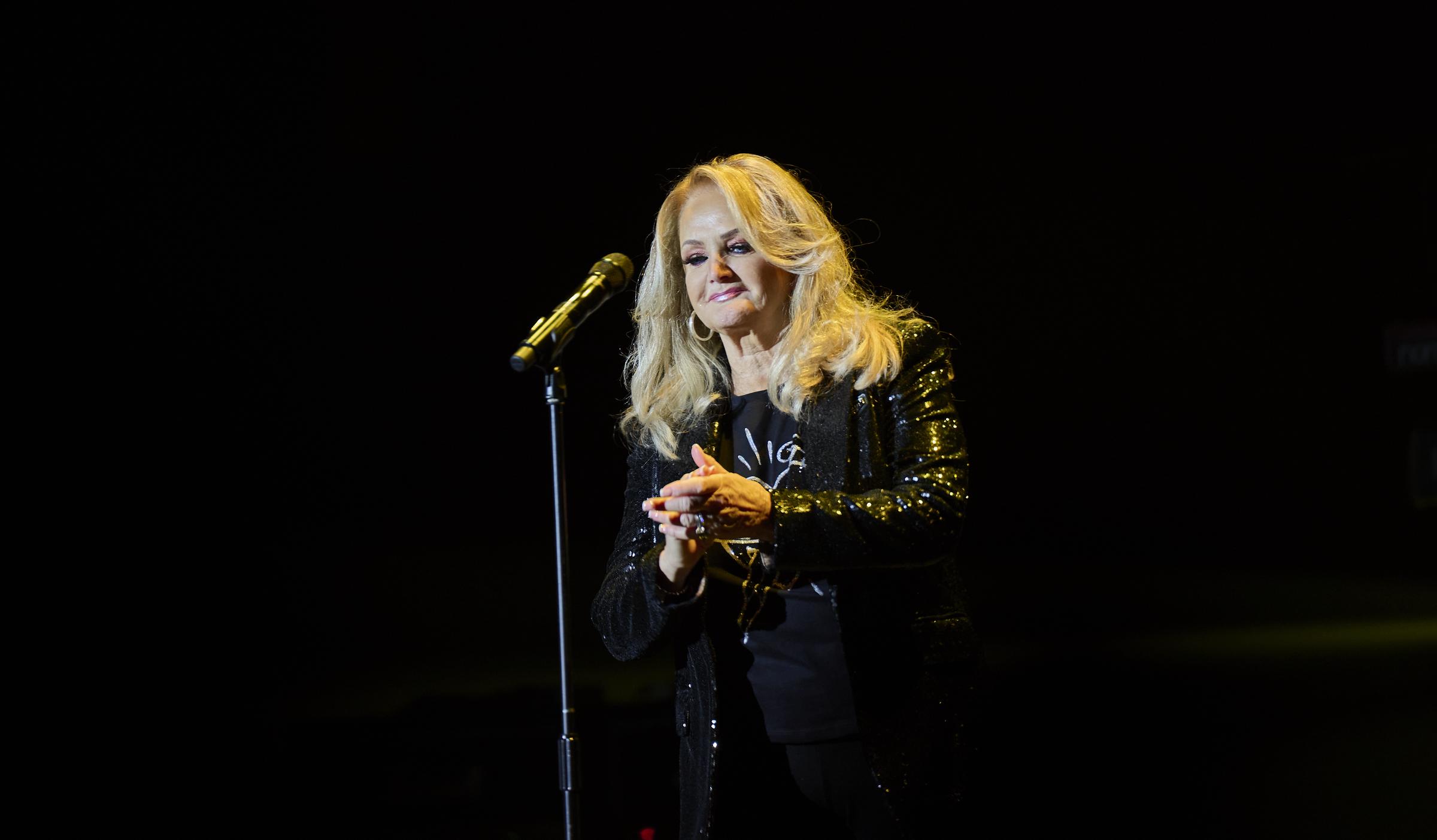Bonnie Tyler performs onstage during a concert at Preto e Prata Hall in Casino Estoril on 29 April 2023 in Estoril, Portugal. | Source: Getty Images
