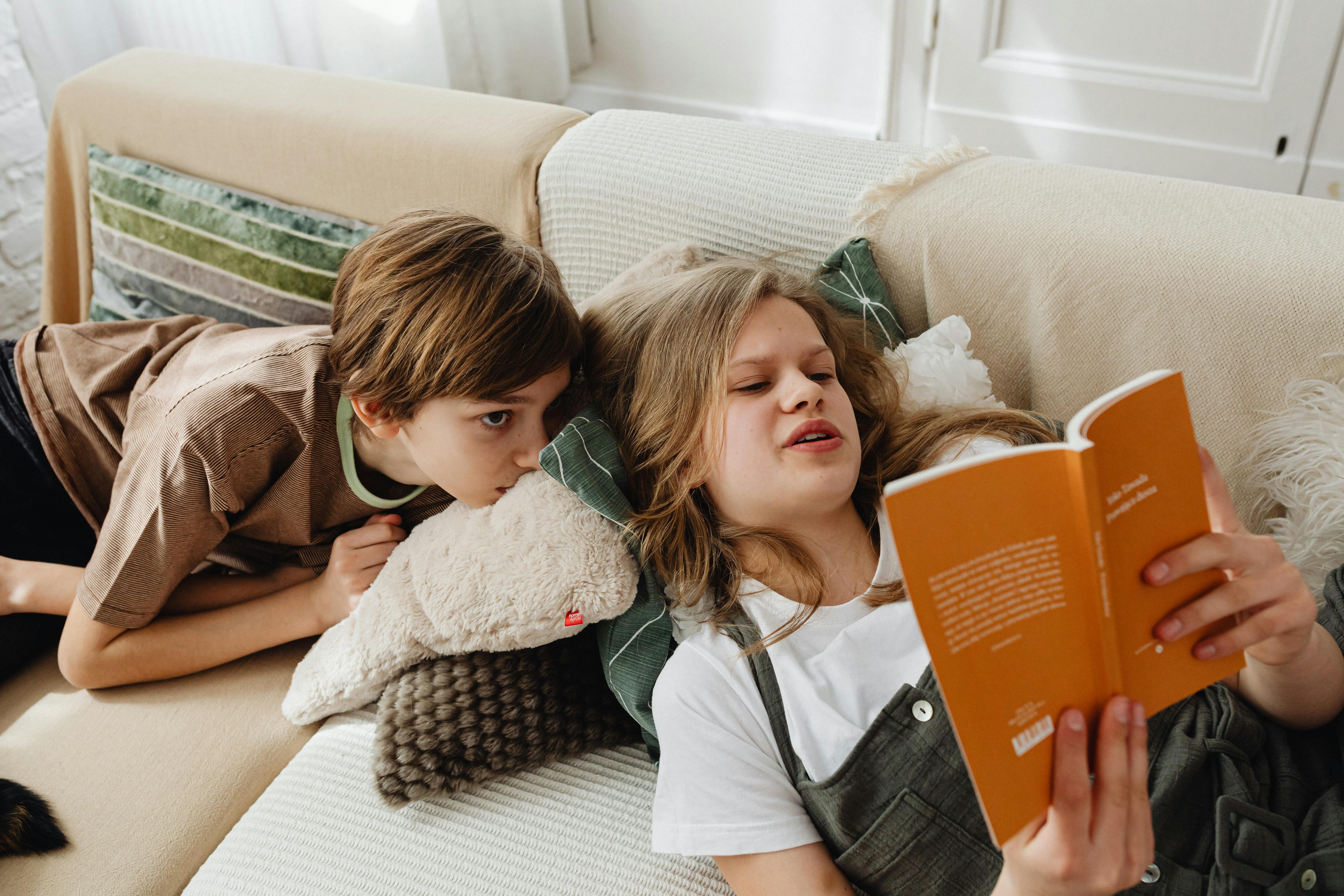 A girl reading to her brother | Source: Pexels