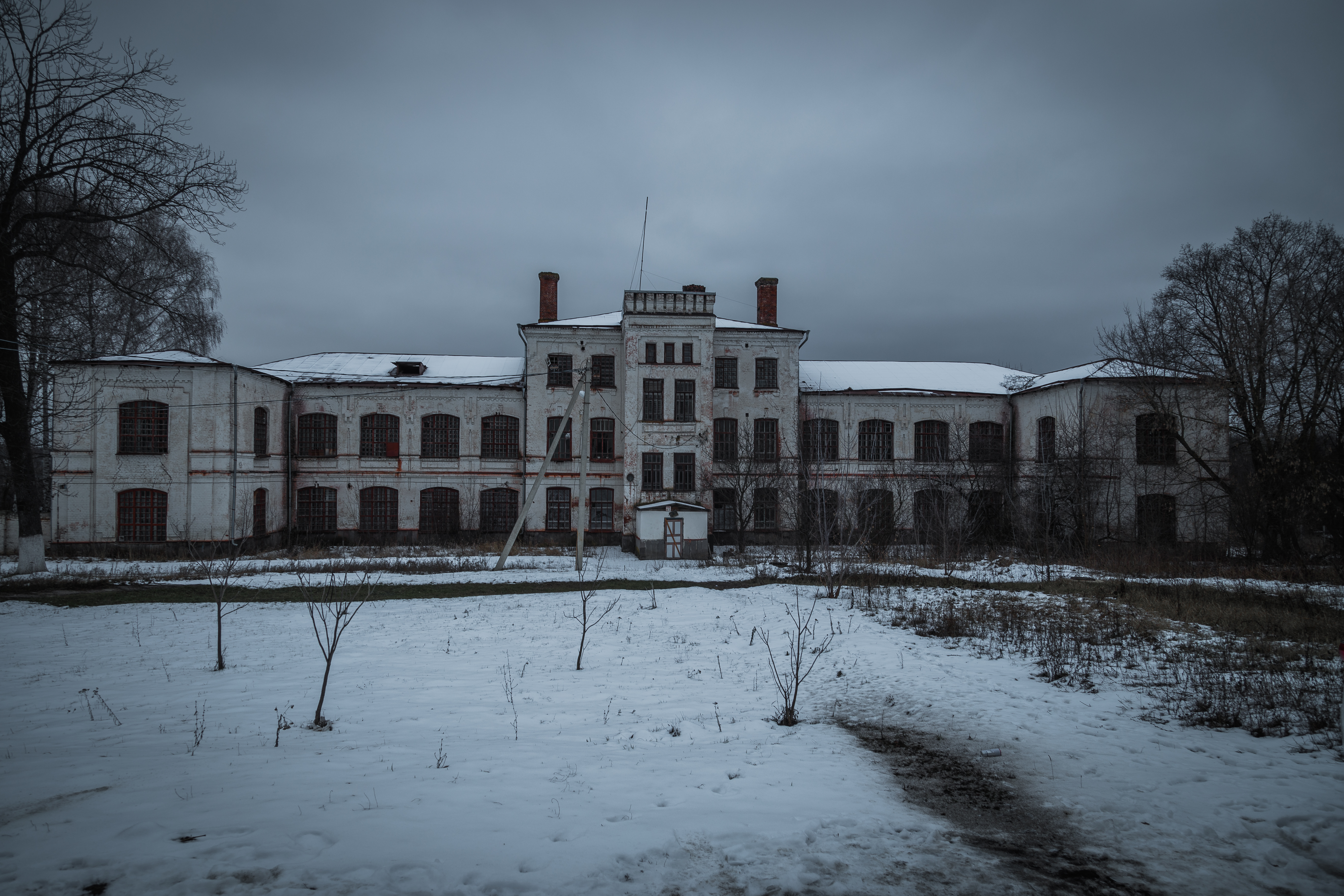 Dark and creepy abandoned haunted mental hospital. | Source: Shutterstock