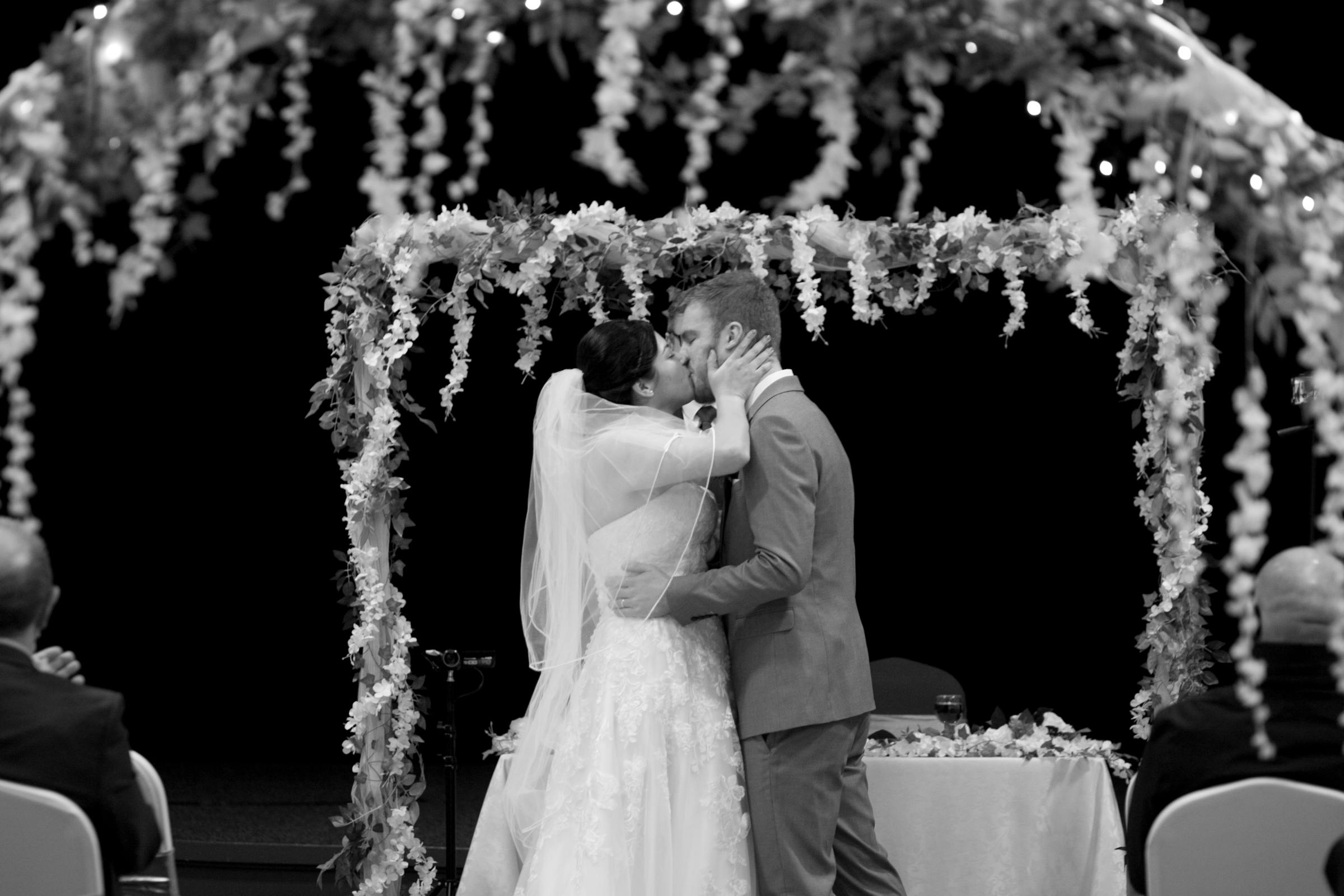 Couple kissing at their wedding altar | Source: Pexels