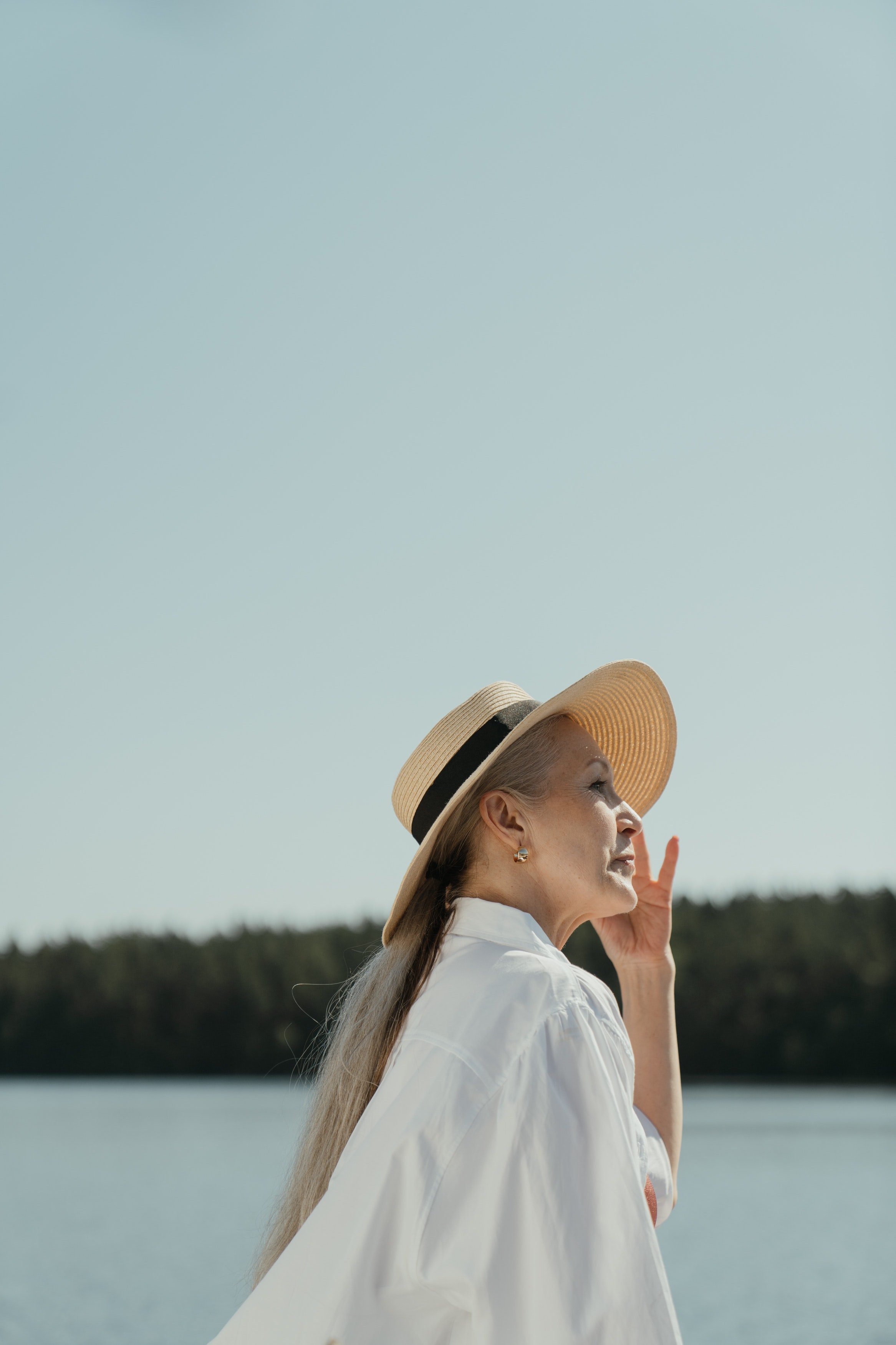 Une femme sous le soleil. Photo : Pexels.