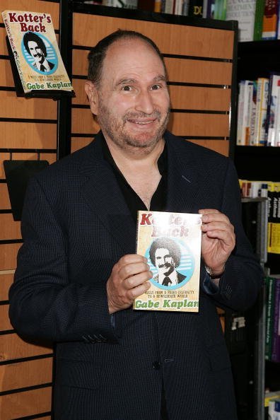 abe Kaplan at Barnes and Noble to promote his new book "Kotter's Back" July 2, 2007 | Photo: Getty images 