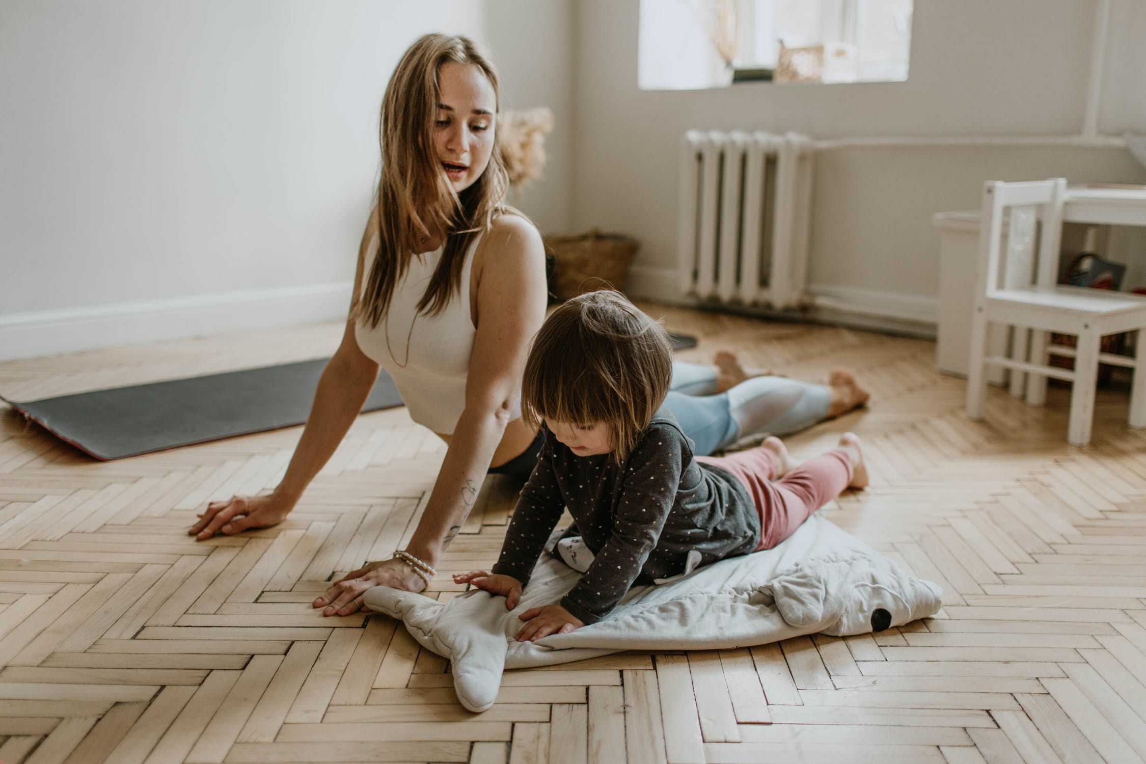 Growing up with mom | Source: Pexels
