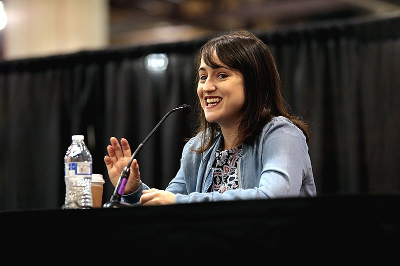 Mara Wilson speaking at an event in Phoenix, Arizona. | Source: Wikimedia Commons