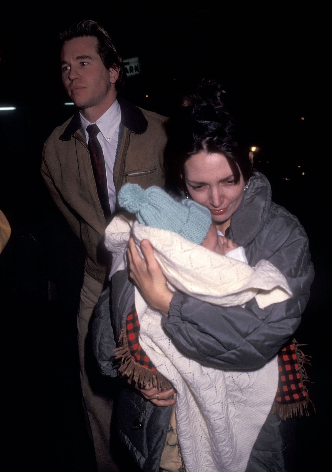 Val Kilmer and Joanne Whalley with daughter Mercedes Kilmer at a preview performance of the Broadway play "Death and the Maiden" on February 20, 1992, in New York. | Source: Getty Images