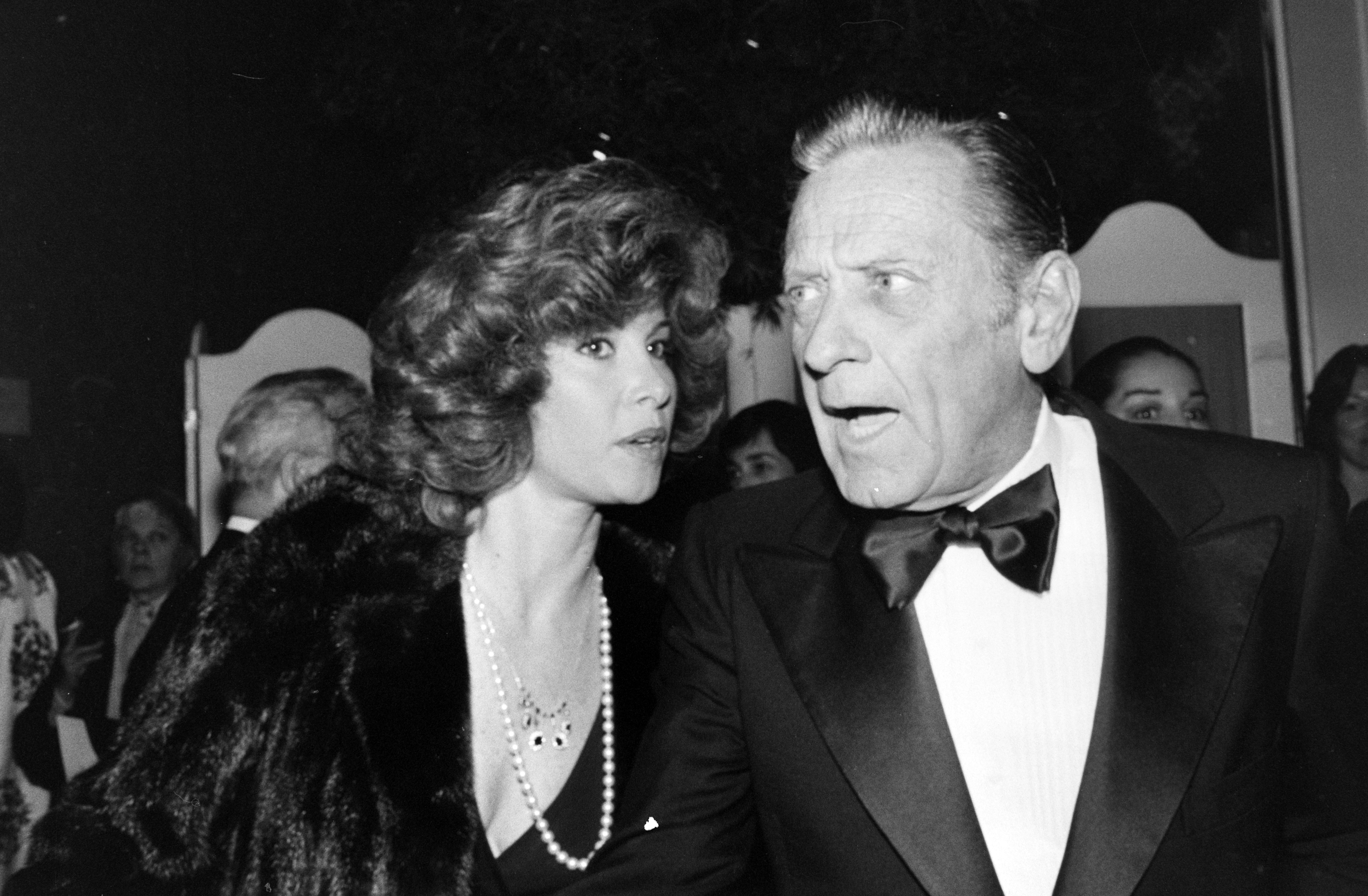 Stefanie Powers and William Holden attend an American Film Institute event at the Beverly Hilton Hotel on March 3, 1980 in Beverly Hills, California. | Source: Getty Images