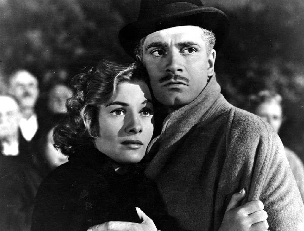 Laurence Olivier spielt mit Joan Fontaine in der United Artists-Filmversion von Daphne du Mauriers Roman 'Rebecca' unter der Regie von Alfred Hitchcock. (Foto von Hulton Archive) I Quelle: Getty Images