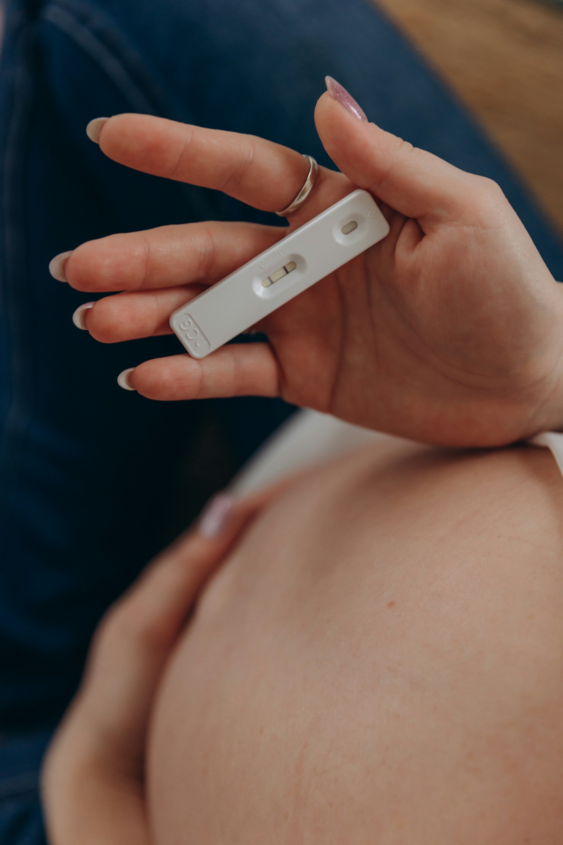 A woman holding a pregnancy test | Source: Unsplash