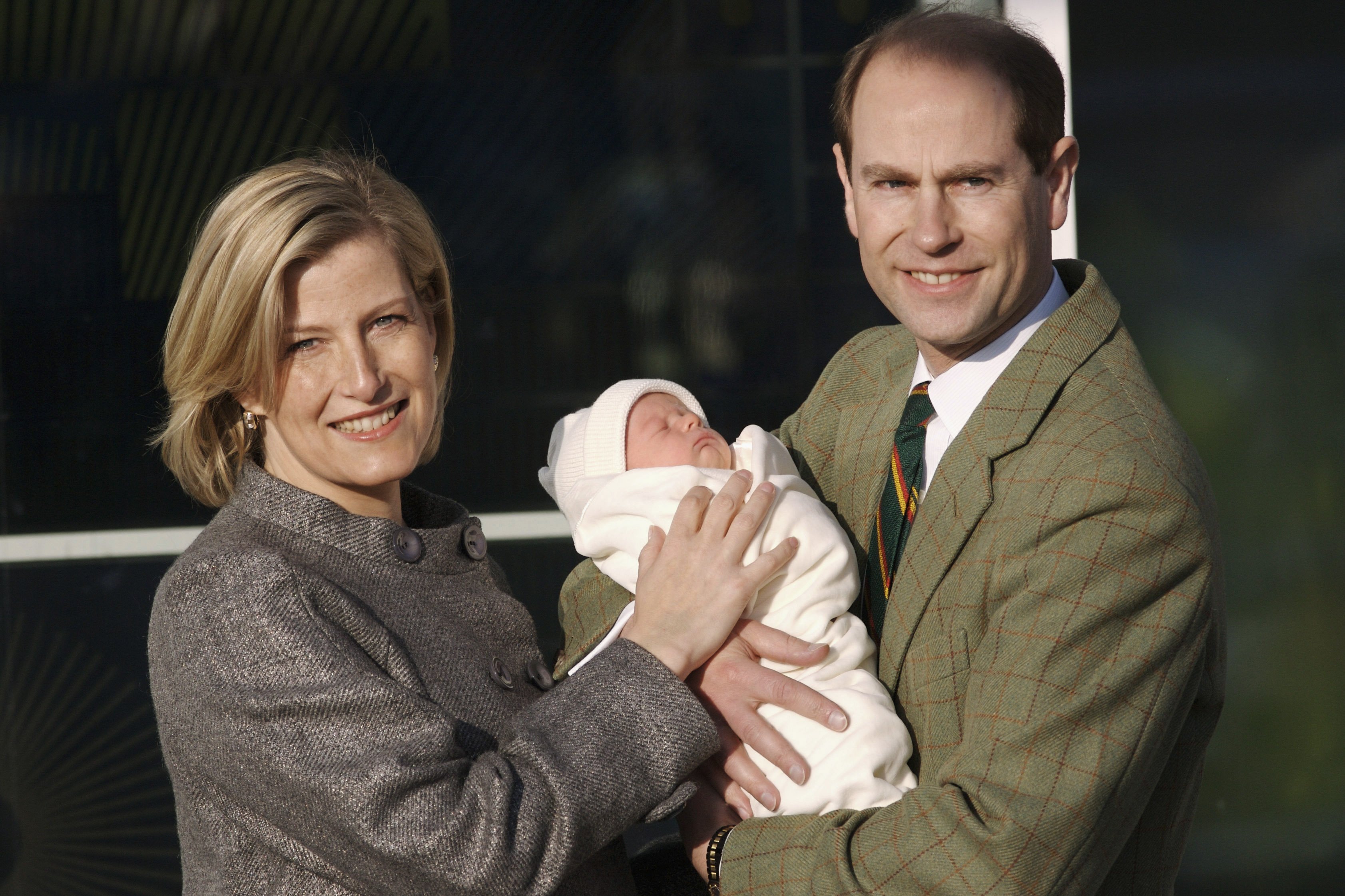 Sophie, Countess of Wessex and Prince Edward, Earl of Wessex leave Frimley Park Hospital with their baby son, Viscount Severn on December 20, 2007 in Surrey, England | Source: Getty Images
