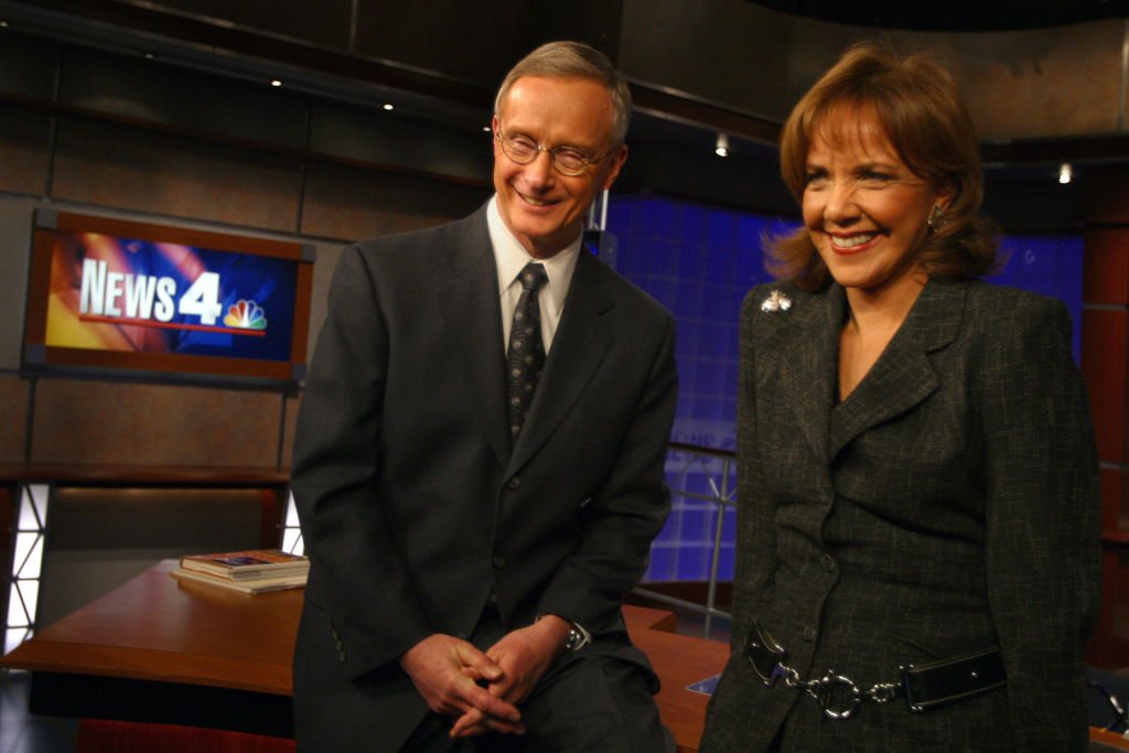 Channel 4 Morning News Team Co-Anchors Joe Krebs and Barbara on  April 2, 2004. | Photo: Getty Images