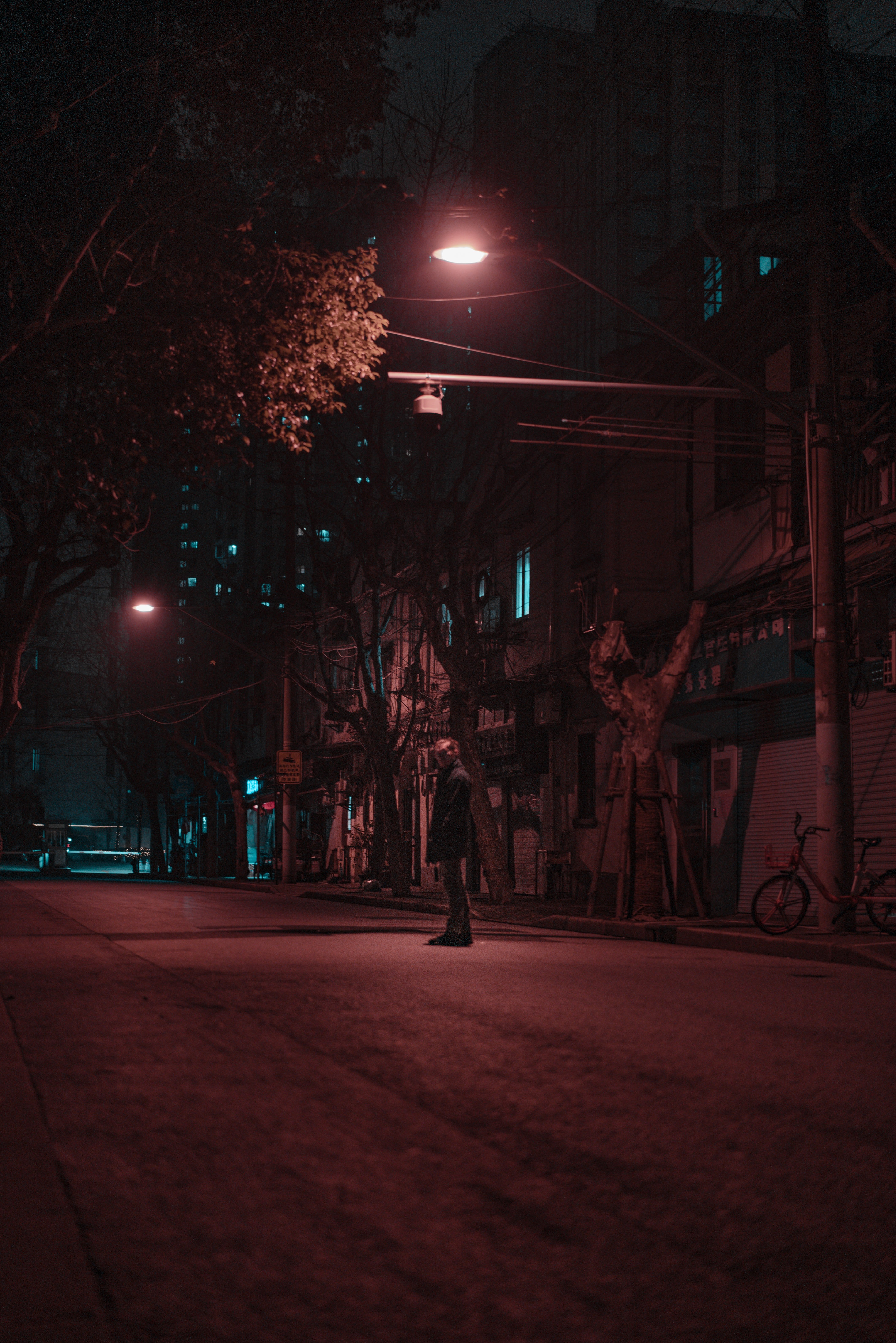 Empty street at night | Source: Unplash / Katherine Gu