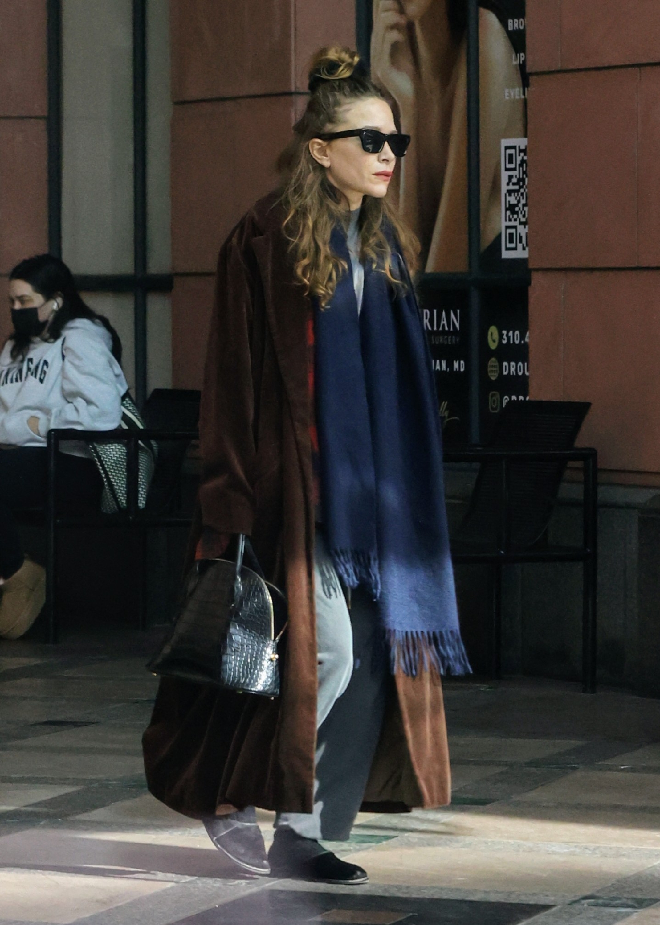 Mary Kate Olsen seen leaving a medical building on December 27, 2023, in Beverly Hills, California | Source: Getty Images