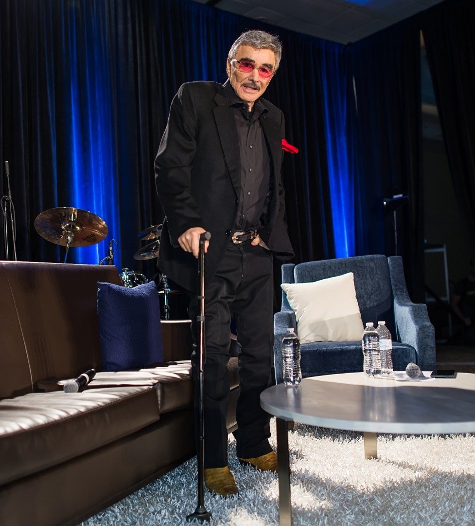  Hollywood Icon/actor Burt Reynolds on stage during Wizard World Comic Con Chicago 2015 - Day 3 at Donald E. Stephens Convention Center on August 22, 2015 in Chicago, Illinois. | Source: Getty Images