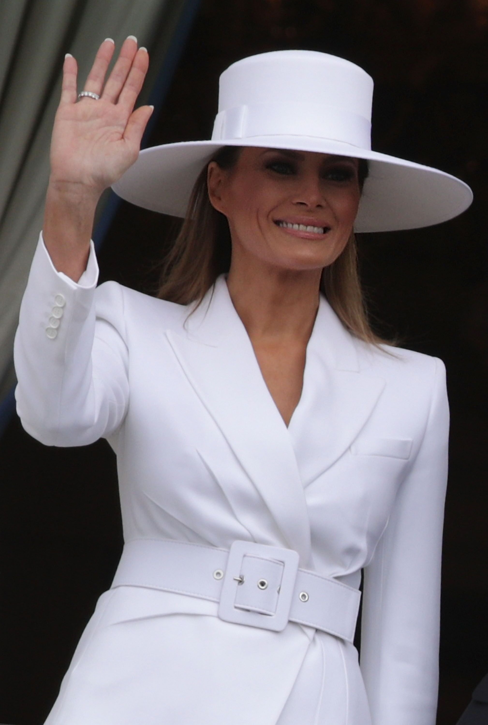 U.S. first lady Melania Trump waves during a state arrival ceremony at the South Lawn of the White House April 24, 2018 in Washington, DC | Photo: Getty Images