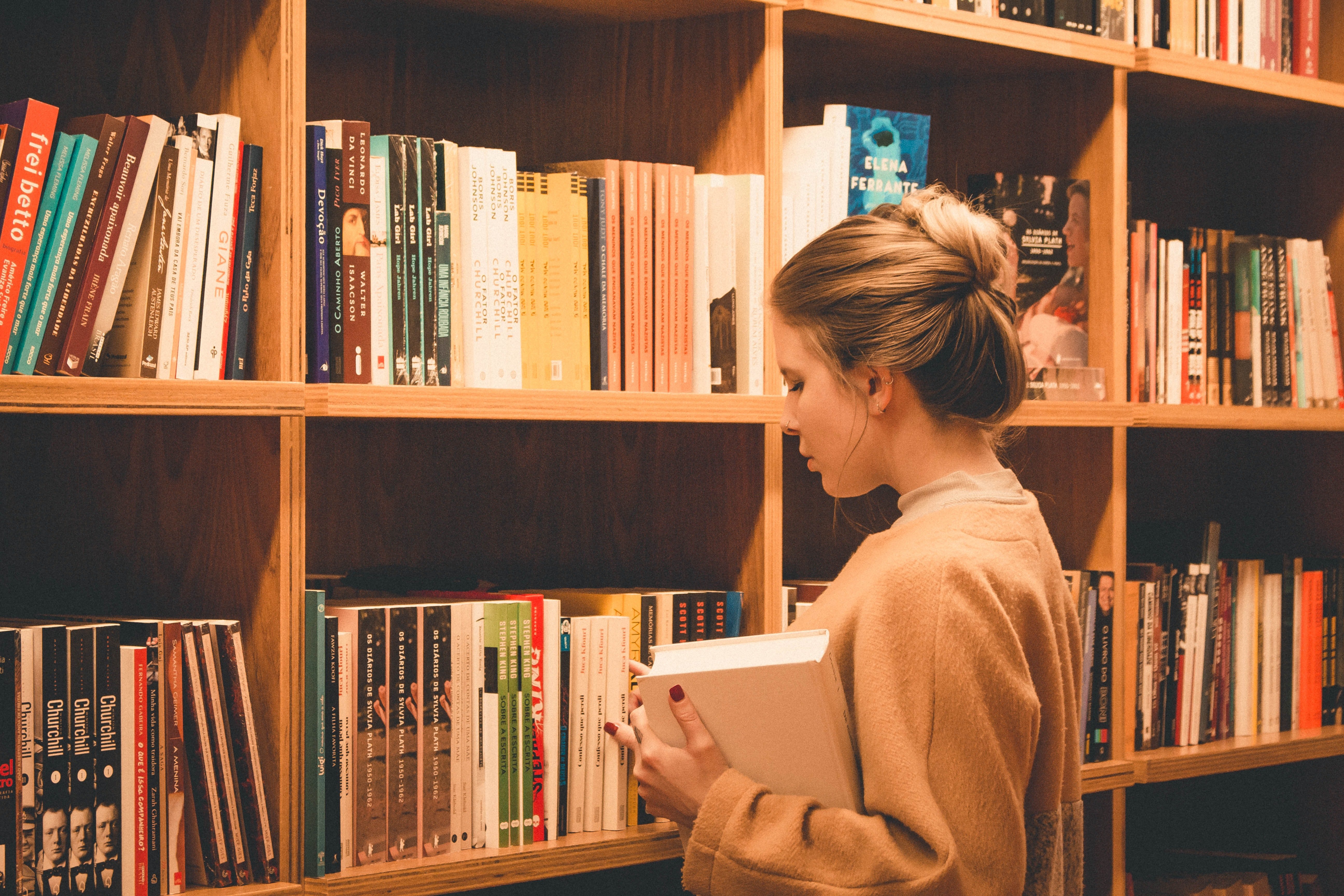 OP assumed his wife was preoccupied with her studies & missed noticing the red flags. | Source: Unsplash