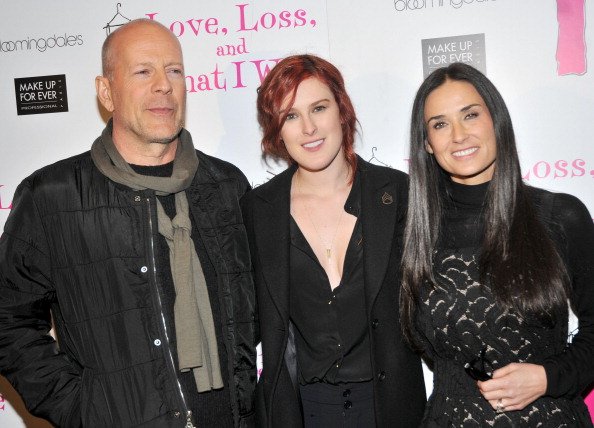 Bruce Willis, Rumer Willis, and Demi Moore pose at B Smith's Restaurant on March 24, 2011 in New York City. | Photo: Getty Images 
