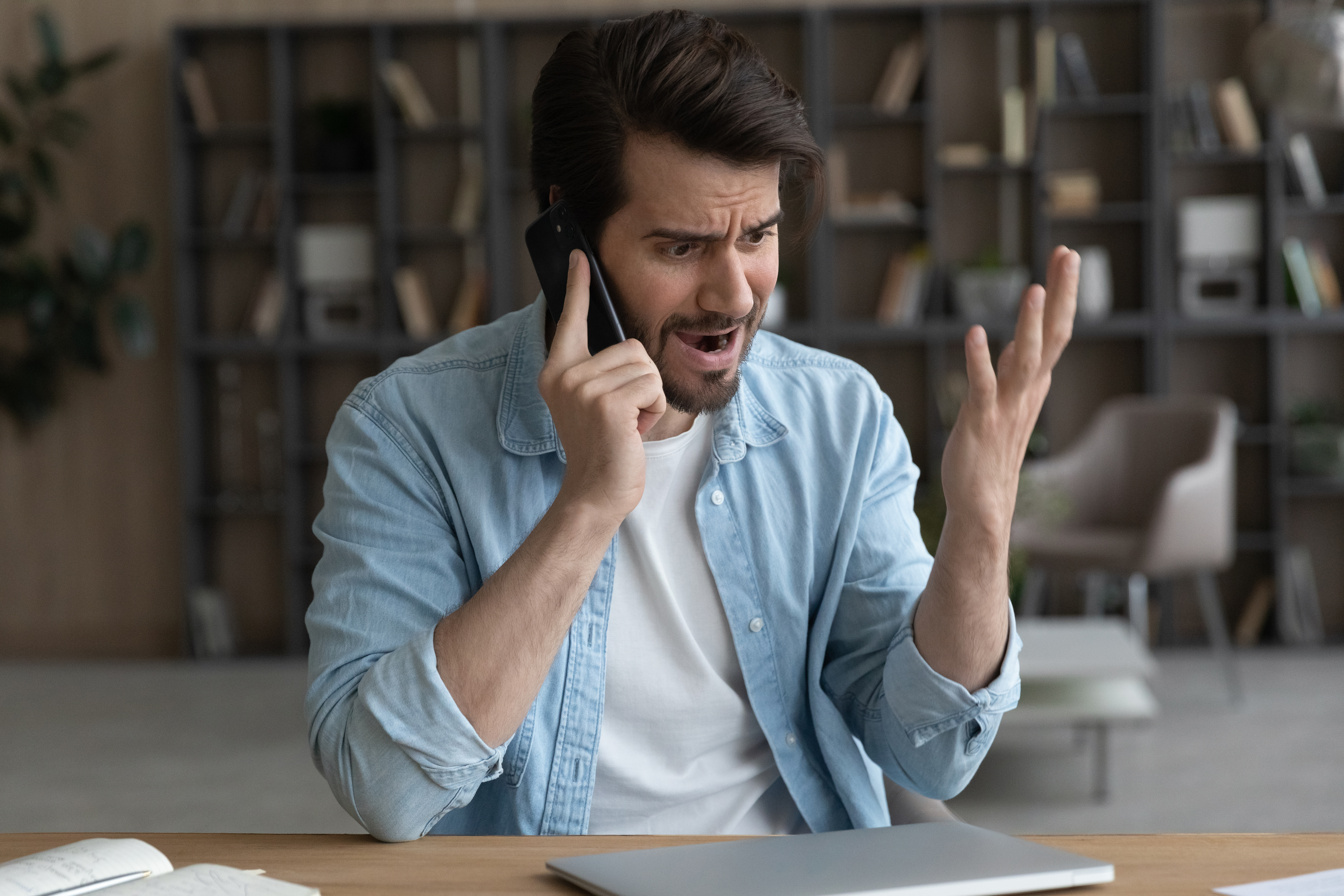 A man expressing anger on the phone | Source: Shutterstock