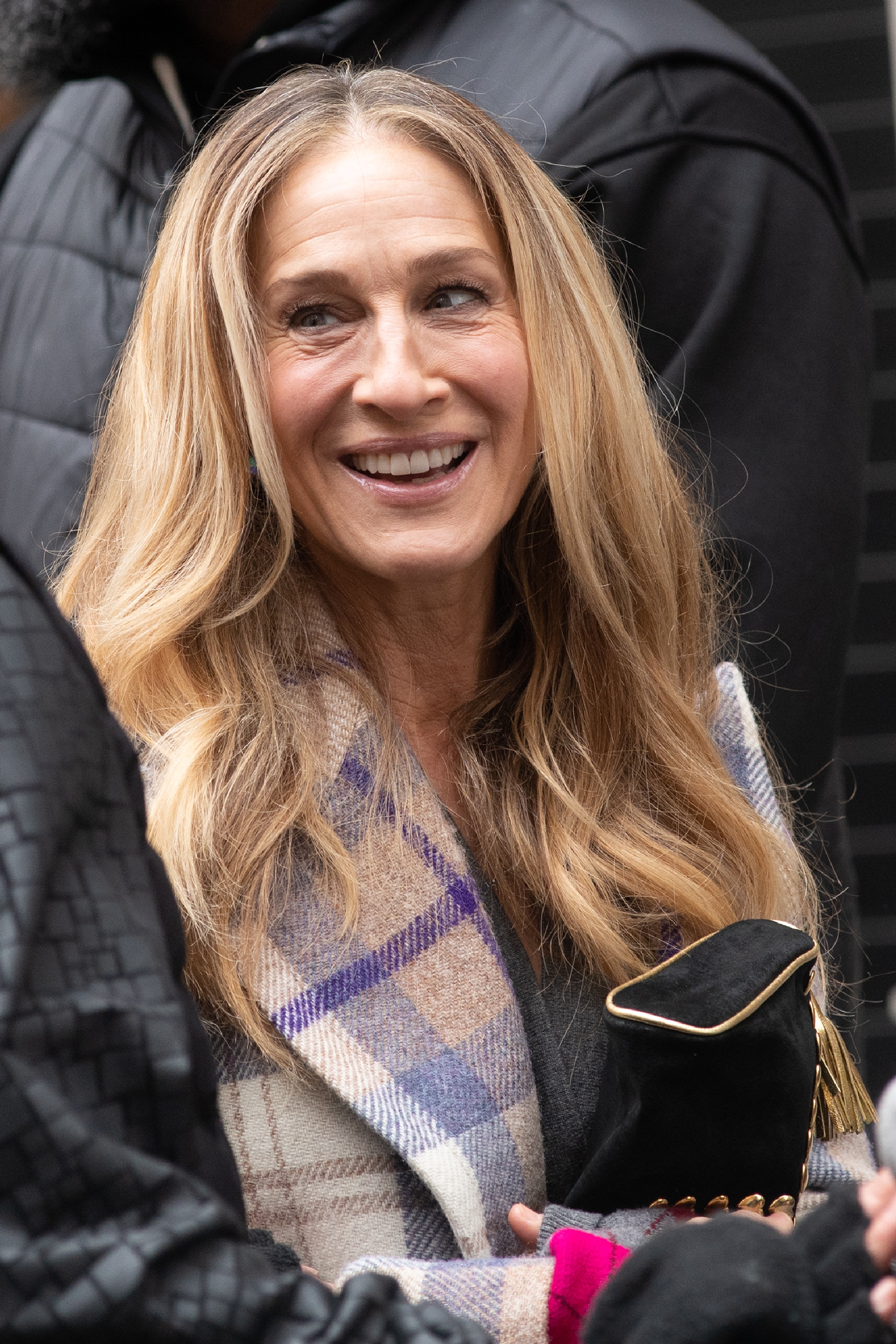 Sarah Jessica Parker am Set von "And Just Like That" am 2. März 2023 in New York, New York. | Quelle: Getty Images